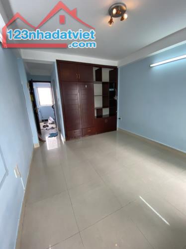 Cho thuê rẻ phòng trọ 30m2 sạch thoáng mát CMT8 Quận 3 TP.HCM - 1