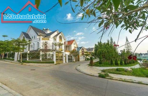 Lô đất "VÀNG" : mặt tiền khu Golf Valley- Đà Lạt- Di chuyển 200m ra tới bờ hồ