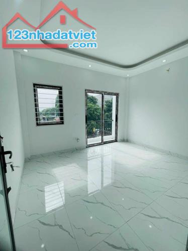 Chỉ 1,76tỷ có ngay Nhà 3T*38,5m2, Ôtô đỗ cửa, có khu vui chơi trẻ em, hàng xóm Q. Hà Đông - 4