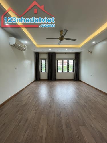 Cho thuê văn phòng ngay ngã tư Vạn Phúc- Tố Hữu, 70 m2/tầng gồm 2 phòng làm việc - 1