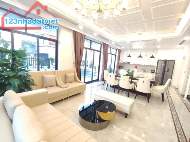 cho thuê villas đồi view hạ long 7 ngủ, 1 phòng karaoke, có bể bơi riêng