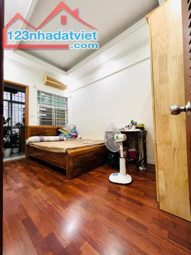 Vị trí KIM CƯƠNG, căn hộ chung cư 78m, 3PN tòa CT6 Định Công, lô góc, sát phố, chỉ 3.95tỷ - 4