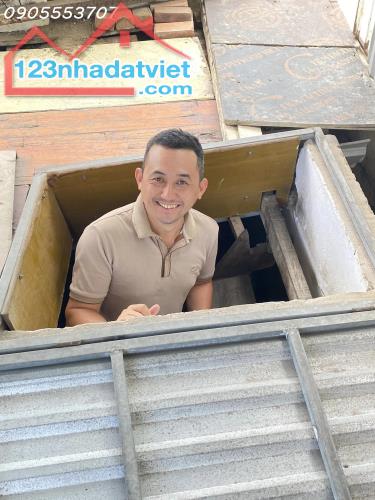 HÀNG NGON - Kiệt xe tải HOÀNG DIỆU, Hải Châu, Đà Nẵng - Nhà Lô góc 55m2 - Chỉ 2,x tỷ - 1