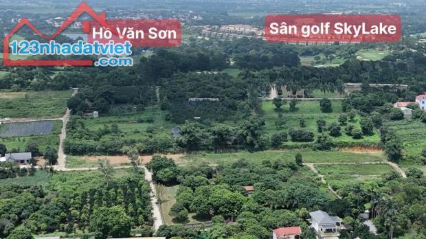 BÁN GẤP LÔ ĐẤT CÓ DT 2712m2 (400m2 ONT) LÔ GÓC 2 MẶT TIỀN CÁCH SÂN GOLF SKYLAKE 300m