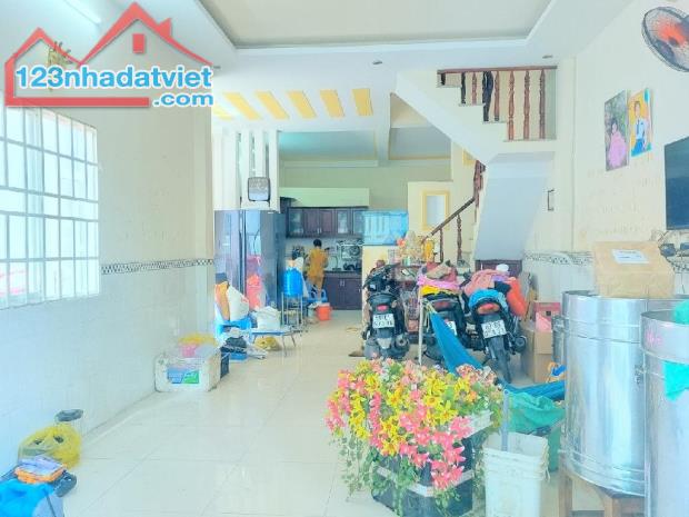 Xuống xác  đội anh chủ cần bán gấp  🏠quận 8 ,85.8m2,3 tầng, hẻm ba gác  ,lưu hữu phước