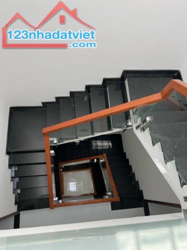 HXH ĐẬU TRONG NHÀ - NHÀ MỚI 100% ÂU DƯƠNG LÂN Q8. 69m2 (3.5x21) 4 tầng BTCT. Giá chỉ 8.5ty - 1