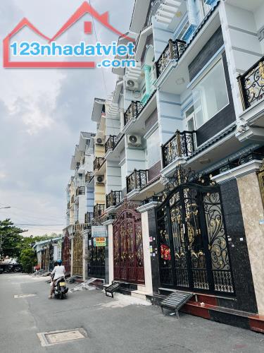 Khu nhà mt An Dương Vương P16.Q8, dt [4.5x12]- 4 Tầng- 4PN- hẻm 6m, kẹt tiền bán còn 5tỷ98 - 1