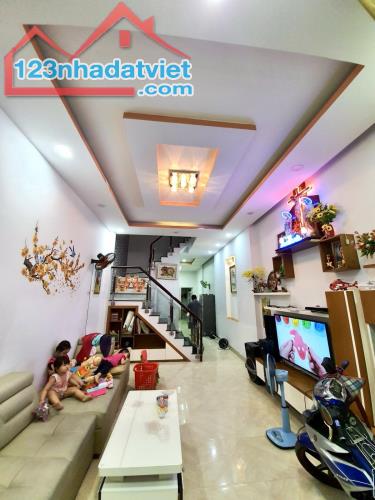 Chỉ 4.3 tỷ, Bán nhà 2 tầng, 4x19m đường ĐỒNG TÂM, Trung Chánh.