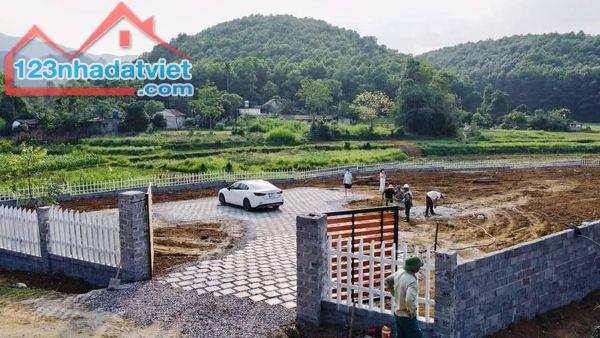 lô đất có diện tích 2800m2 trong đó có 400m2 thổ cư 1575m2 là đất cây lâu năm còn lại là đ