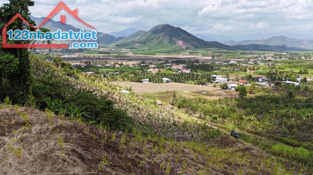 Gia đình cần bán 1,3 hecta đất view đẹp làm nhà vườn, homestay gần chợ trường Diên Tân