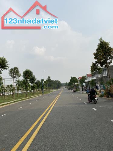 SANG LỖ GÓC 2 MT 1670M2 ĐẤT CHÍNH CHỦ SHR MT ĐƯỜNG 18M CẠNH KCN, CHỢ, DÂN ĐÔNG GIÁ 350 TR - 1