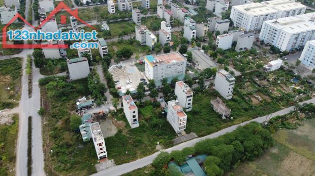 Biệt thự a2.5 sân gôn đường 60m vành đai 4 thanh oai 240m2