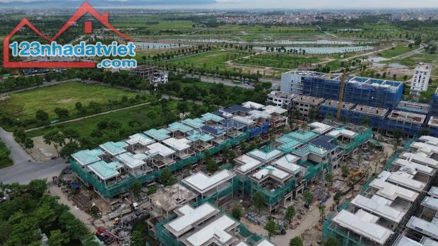 Biệt thự a2.5 sân gôn đường 60m vành đai 4 thanh oai 240m2 - 2