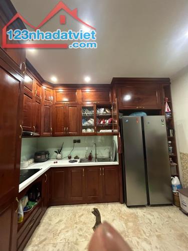 Nhà xinh Sài Đồng LB 43m2 x 6T full nội thất 10m oto tránh, kinh doanh sầm uất. 6,35tỷ. - 2