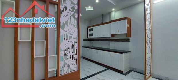 BÁN NHÀ LÔ GÓC, PHÂN LÔ ĐỒNG BỘ PHỐ QUANG LÃM, Ô TÔ, 5M RA PHỐ 35M2 CHỈ HƠN 3 TỶ - 1