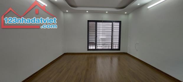 BÁN NHÀ LÔ GÓC, PHÂN LÔ ĐỒNG BỘ PHỐ QUANG LÃM, Ô TÔ, 5M RA PHỐ 35M2 CHỈ HƠN 3 TỶ - 2