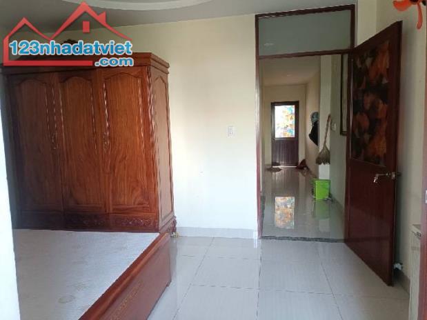 Ngang [4.5 x 20] - 5 tầng - MT 20m, giáp Kinh Dương Vương, Bình Tân- ngộp bank chỉ 11 tỷ - 4