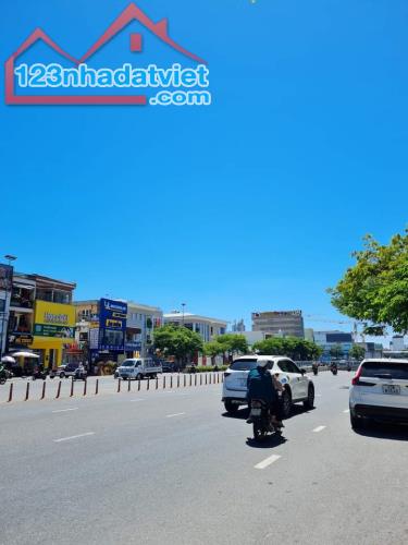 BÁN NHÀ 4TẦNG. NGAY ĐƯỜNG TỶ USD. KHU VỰC KINH DOANH ĐÀ NẴNG