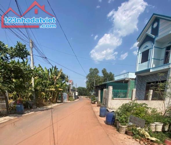 Bán Sỉ12 lô đất, giá 2xx triệu ngay sát thị xã Bình Phước, trường học chợ KCN, đường 8m - 2