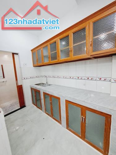 Bán Nhà Tân Sơn Nhì DT 40m2 ,nhà mới ở liền chỉ 3ty - 2