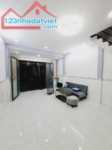 Bán Nhà Tân Sơn Nhì DT 40m2 ,nhà mới ở liền chỉ 3ty - 3