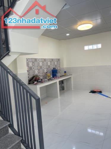 KHU DÂN CƯ HỒNG LONG - HẺM XE HƠI - 2 TẦNG - NGANG 5M - 50M2 - NHỈNH 3 TỶ - 4