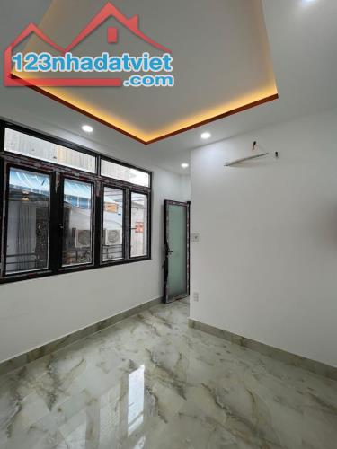 Nhà Quận 4, gần Nguyễn Tất Thành, 40 m2, Hỗ trợ vay bank, nhỉnh 4 tỷ có TL - 1