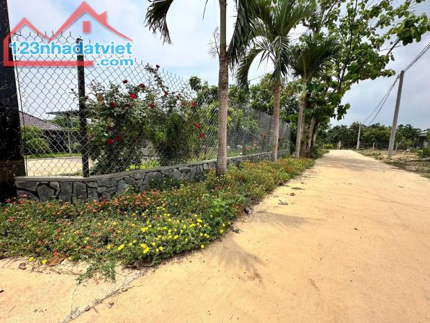 Bán 1100m2, có sẵn 100m2 thổ cư, mặt đường bê tông 28.5m, view hồ Trị An. - 2