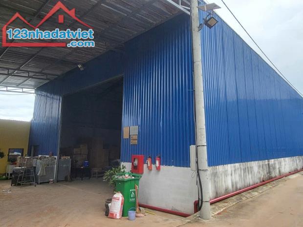 Cho thuê 800m2 Xưởng Tân Uyên , Gía : 35 triệu / tháng , PCCC vách tường