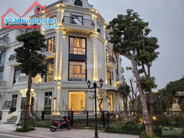 BIỆT THỰ SIÊU VIP ELEGANT PARK VILLA THẠCH BÀN,375M X 4 TẦNG,THANG MÁY.