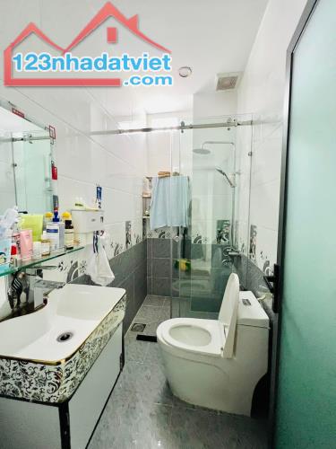 XUẤT NGOẠI Bán Nhà 3 Tầng Cực Đẹp CMT8, 48m2, Chỉ 7 Tỷ TL - 2