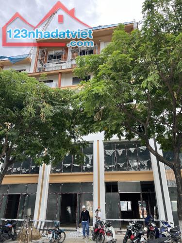 Ngoại giao căn TownHouse 7 tầng 100m2 mặt tiền Trần Thị Lý Tổng sàn xây dựng 515,5m2 LH: