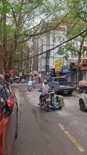 Bán đất tặng nhà mặt phố Nguyễn Đình Hoàn 68m2 MT 5.6m vỉa hè 2 bên, cho thuê, kinh doanh - 1