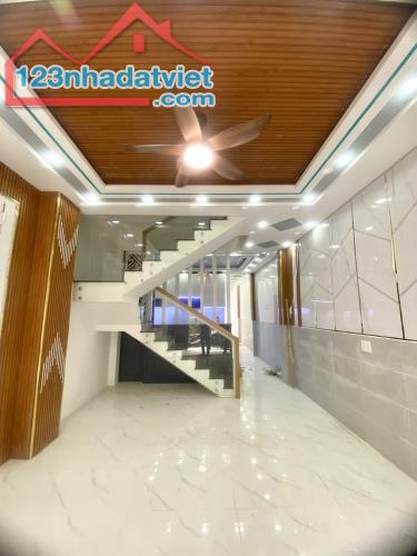 Bán nhà 2 tầng đẹp xinh, HXH Võ Thị Hồi giá rẻ chỉ 3.75 tỷ TL.
