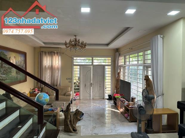 Bán biệt thự nhà vườn Việt Hưng Long Biên, 222m2, mặt tiền 10.8m, sân vườn, vỉa hè, gara - 2