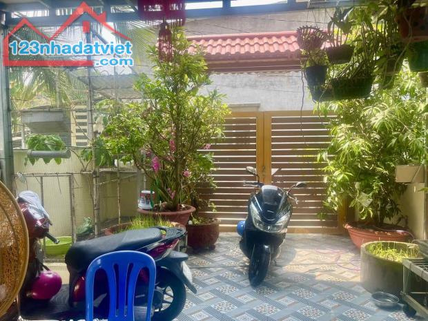 CẦN BÁN NHANH NHÀ MỚI SÂN VƯỜN 2 TẦNG , THÔN ĐÔNG ,VĨNH PHƯƠNG , NHA TRANG GIÁ 1 TỶ 650  T - 3