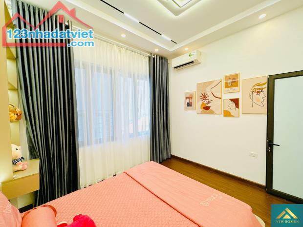 Trước nhà 2.7m, Thoáng sáng, Đẹp ở ngay bán nhà Thái Thịnh-0989311985