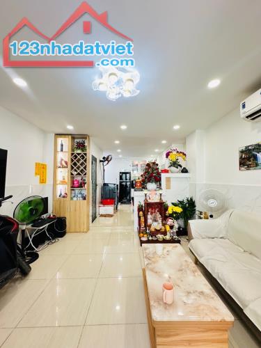 BÁN GẤP NHÀ 2 TẦNG 32M2 KHU VỰC AN NINH CHỈ HƠN 4 TỶ - 1