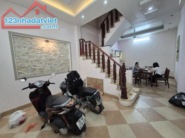 💥💥💥Bán Nhà Nguyễn Ngọc Vũ, Cầu Giấy, Phân Lô, Ôtô Đỗ Cổng, DT 35/42T2, 5 Tầng, Giá 9.x - 1