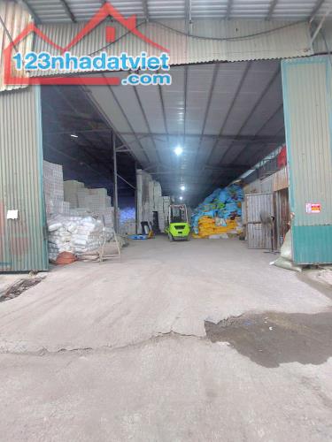 Cho thuê kho xưởng khu vực phường Lĩnh Nam, 320m, container ra vào, giá 85k/m - 2