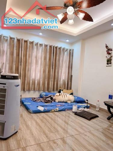 Nhà Quận 4, Đoàn Văn Bơ, 43m2, đang có dòng tiền cho thuê, nhỉnh 4 tỷ có TL - 2