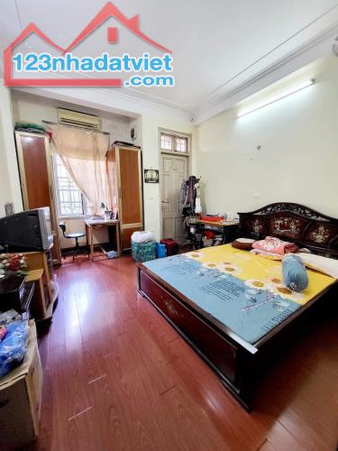 Cần bán gấp nhà phân lô phố Duy Tân 52m2, 5T, view thoáng, ô tô tránh, hơn 16 tỷ - 2