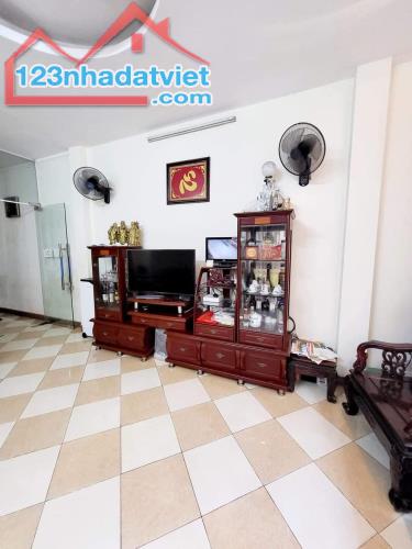 Cần bán gấp nhà phân lô phố Duy Tân 52m2, 5T, view thoáng, ô tô tránh, hơn 16 tỷ - 3