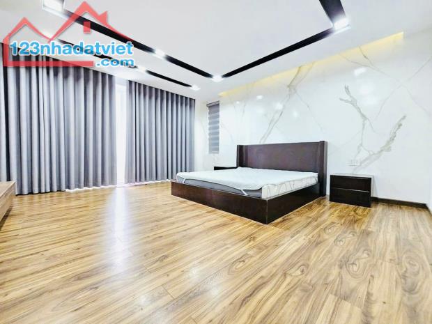 Bán Villa Mặt Tiền Lê Hữu Kiều Ngay Khu TTHC TP Thủ Đức,Q2 DT:377m2(14mx27m) Trệt 2 Lầu - 4