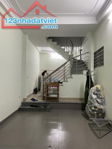 Cho thuê nhà cạnh nhà  ngõ 98 Tân Triều Thanh Trì Hà Nội 2PN giá 8tr