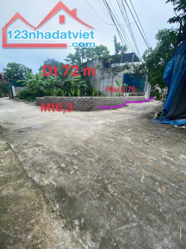 Đông Phương Yên gần quốc lộ 6 -500m  nhỉnh 1 tỷ . 

 dt 72 m , mt 6,3 hậu 6,75   Lo góc - 2