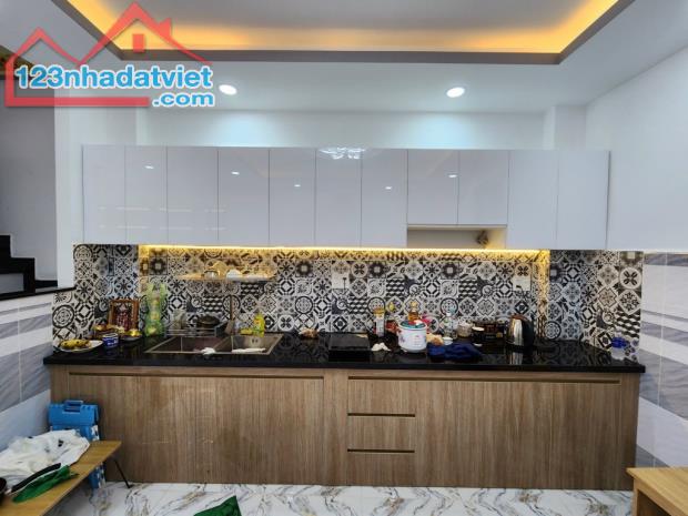 11.2 TỶ ( ĐÃ HẠ 700 TRIỆU ) - MẶT TIỀN 5 TẦNG – 64MV – 7 PHÒNG NGỦ - THU NHẬP MỘT NĂM 420 - 1