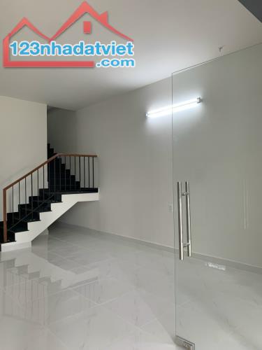 Shophouse Green River Q8 -1 trệt 1 lầu 151m2- 2PN 3WC, đã có sổ sỡ hữu lâu dài 5tỷ2 - 2