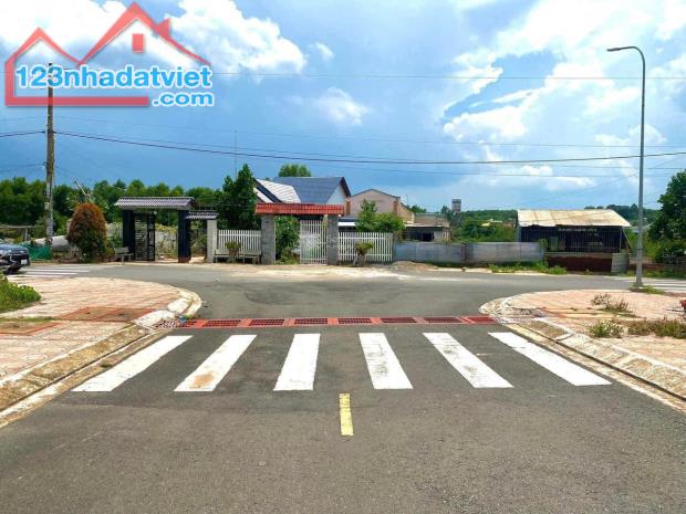 980 triệu/120m2 cần bán gấp ngay cổng chính sân bay Long Thành. Sát bên tái định cư Lộc An