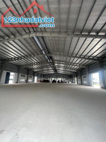 Cho thuê 1300m2 có nghiệm thu PCCC cạnh Ecopark, cách cầu Thanh Trì 10km